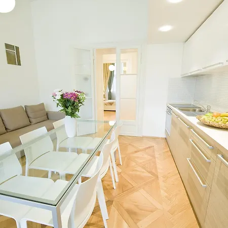Bohemia Old Town Apartment *
